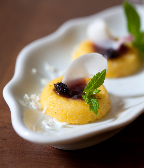 Pastissets de polenta dolça, coco i fruits del bosc