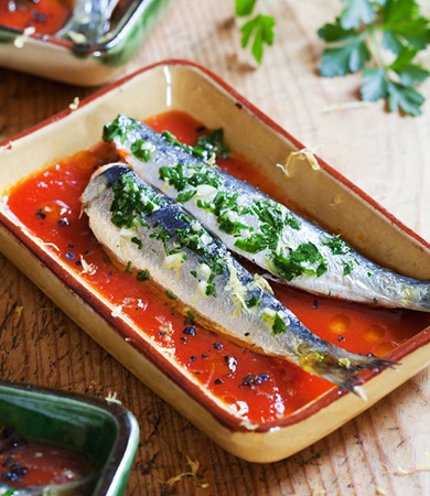 Sardines amb salsa de tomàquet