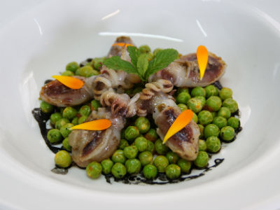 Pèsols ofegats amb sepiones