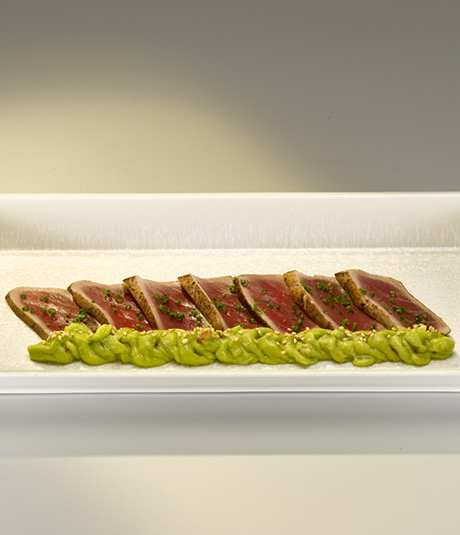 Maguro tataki (tataki de tonyina amb crema d'alvocat)