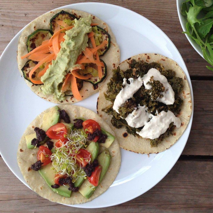Tacos sense gluten amb verdures i salsa crudivegana