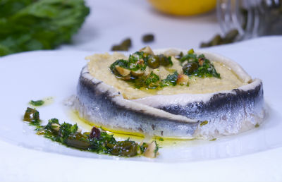 Hummus de cigrons amb seitons i julivertada d'avellanes i festucs