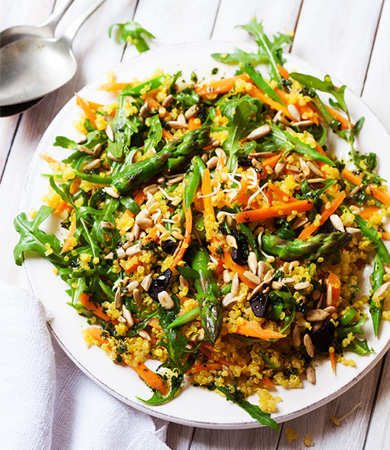 Quinoa reial amb verdura verda, all negre i fenigrec