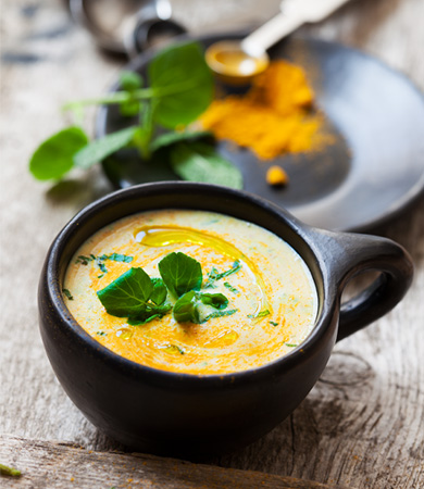 Salsa de quefir amb cúrcuma i menta