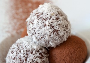 Panellets d’ametlla i cuscús amb cacau i coco
