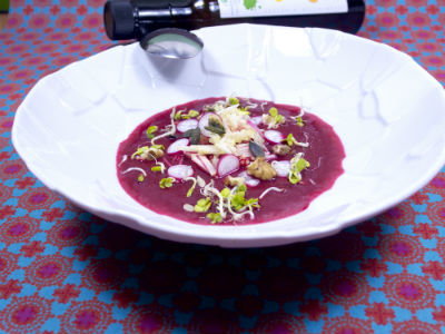 Sopa de remolatxa amb raves, api i germinats
