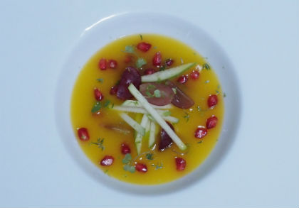 Sopa de mandarines i te kombutxa amb pells de cítrics
