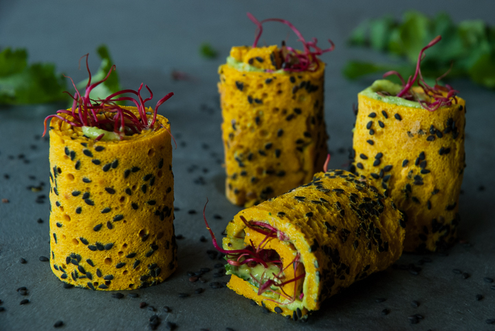 Socca con salsa de aguacate ligera
