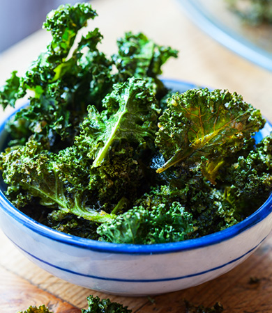 Xips picants de kale a forn suau