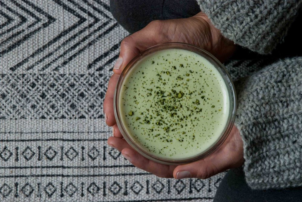 Te matcha cremós amb canyella i cardamom