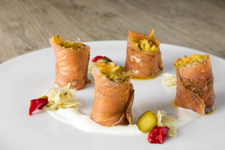 Rotllets de salmó amb xucrut especial
