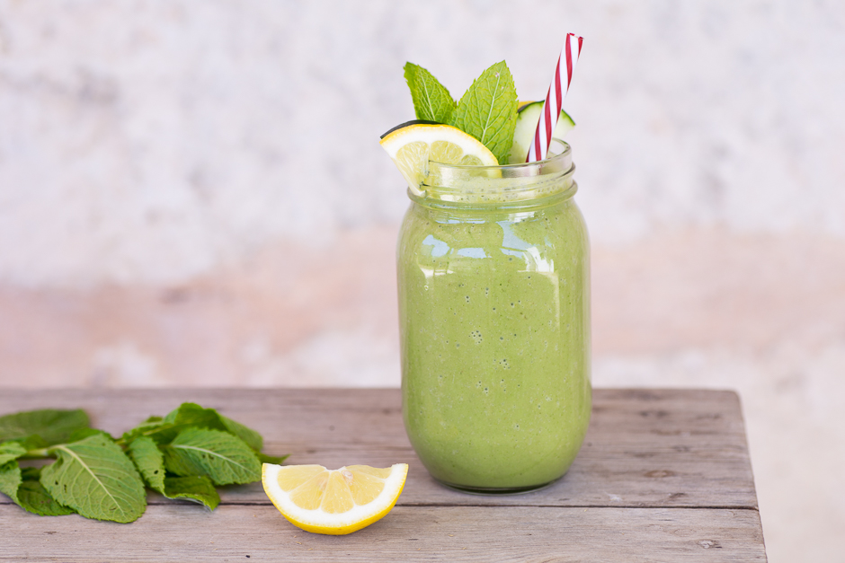 Batido de pepino, menta, piña y coco