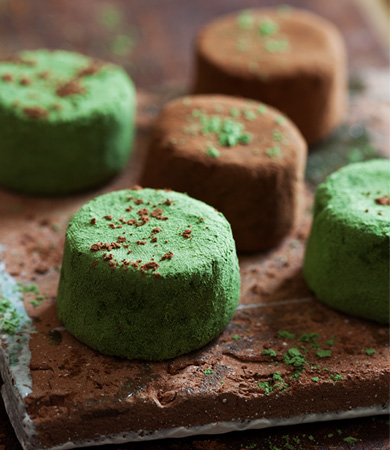 Pastes amb dàtil, cacau i matcha
