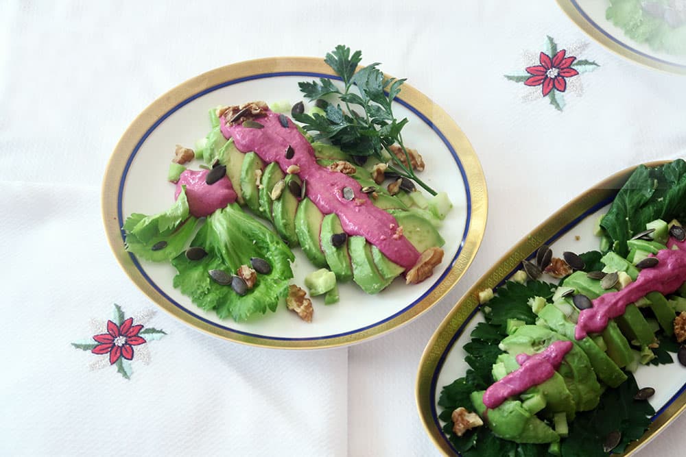 Carpaccio de aguacate con salsa rosa