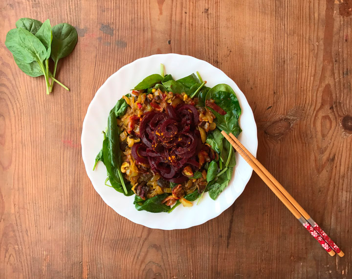 Espaguetis de remolacha con salteado de shiitake