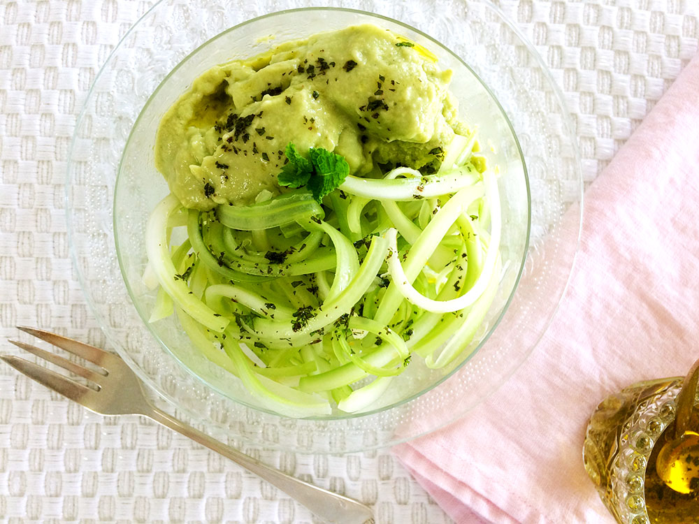 Ensalada de apio y helado de manzana sabor menta