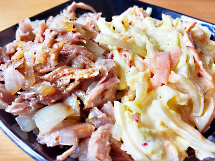 Galtes de porc ibèric de gla amb amanida de col