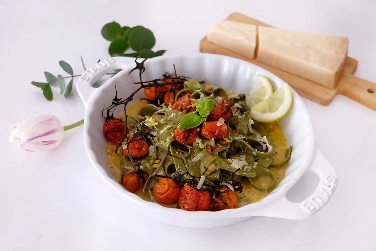 Tallarines con salsa carbonara vegetariana