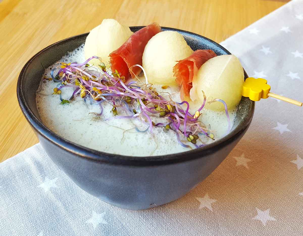 Sopa fría de melón con pepino y yogur