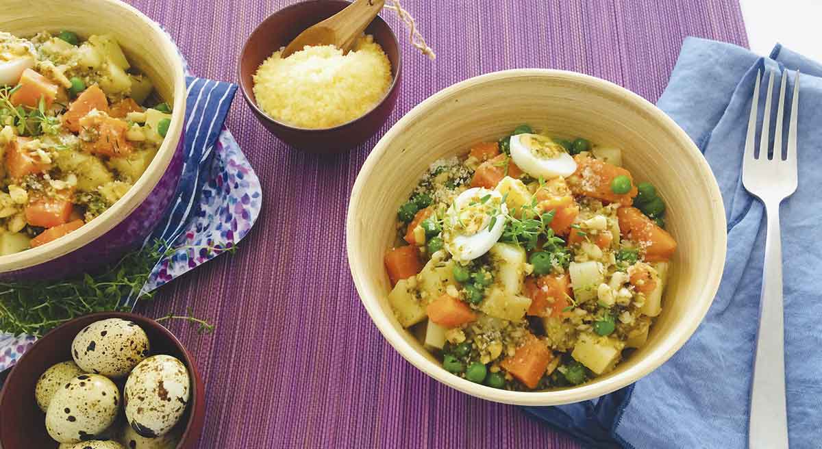 Ensalada de patata y boniato y pesto con tomillo