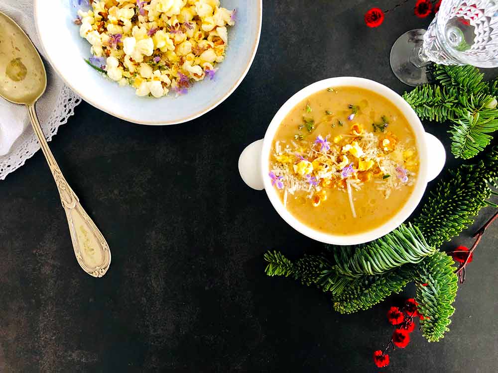 Crema de superalimentos con palomitas aromatizadas.