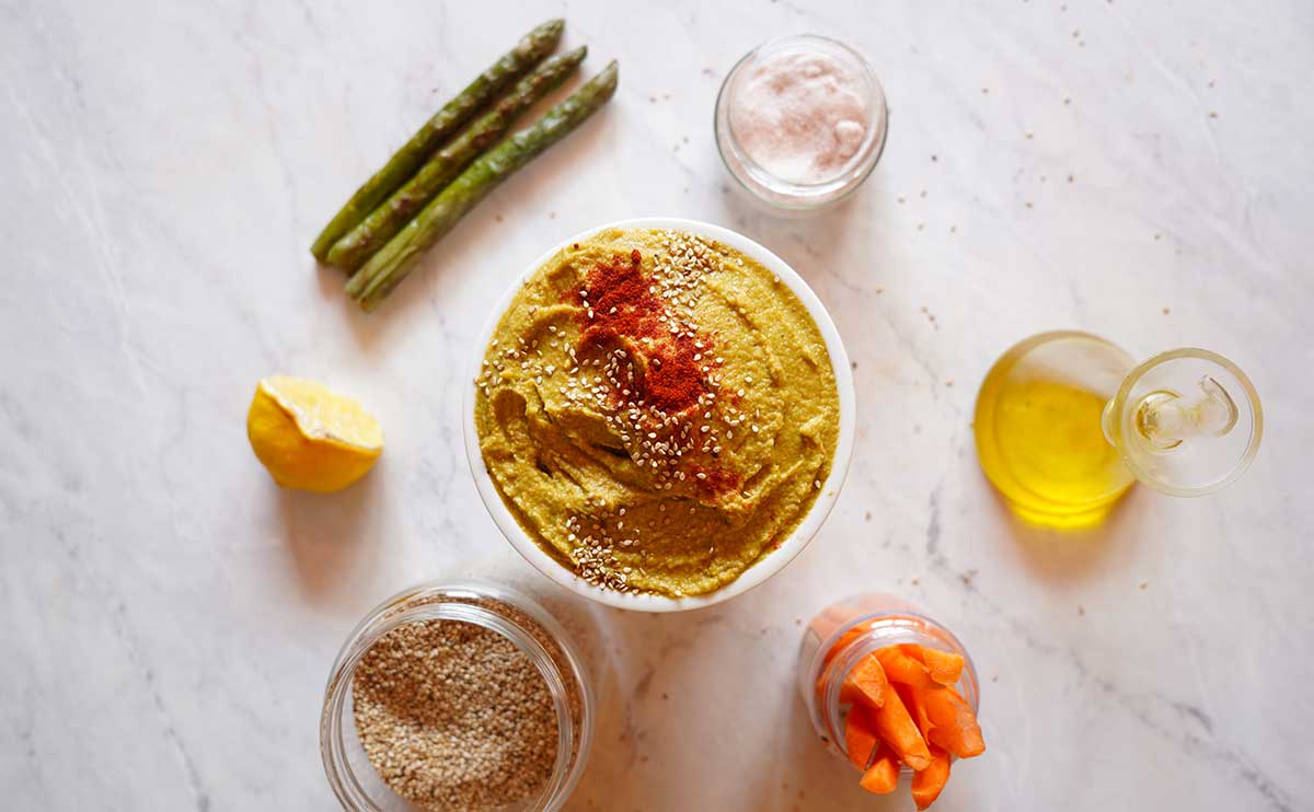 Hummus de espárragos con palitos de zanahoria