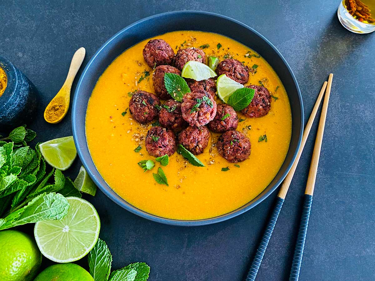 Albóndigas vegetarianas con salsa Garden-Thai