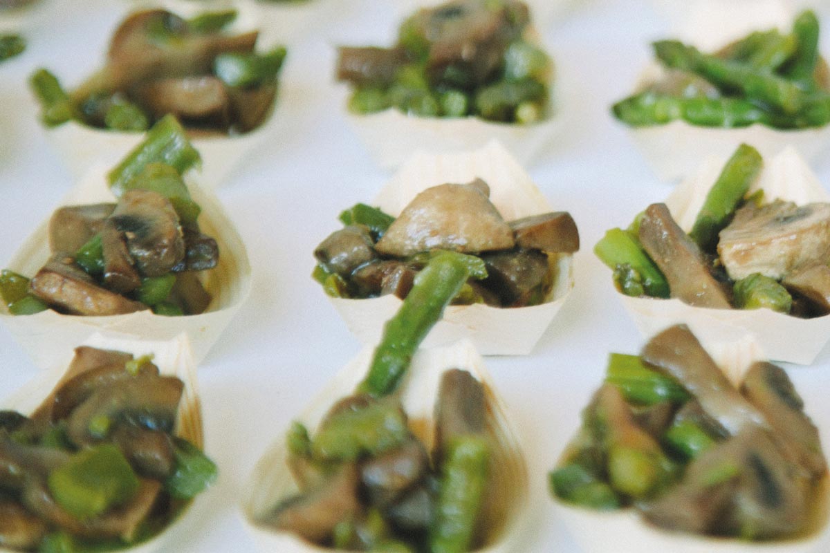 Salteado de champiñones y espárragos con miso