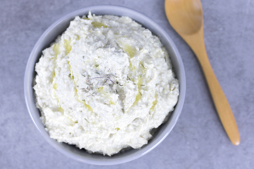 Hummus de judía blanca y alcachofas