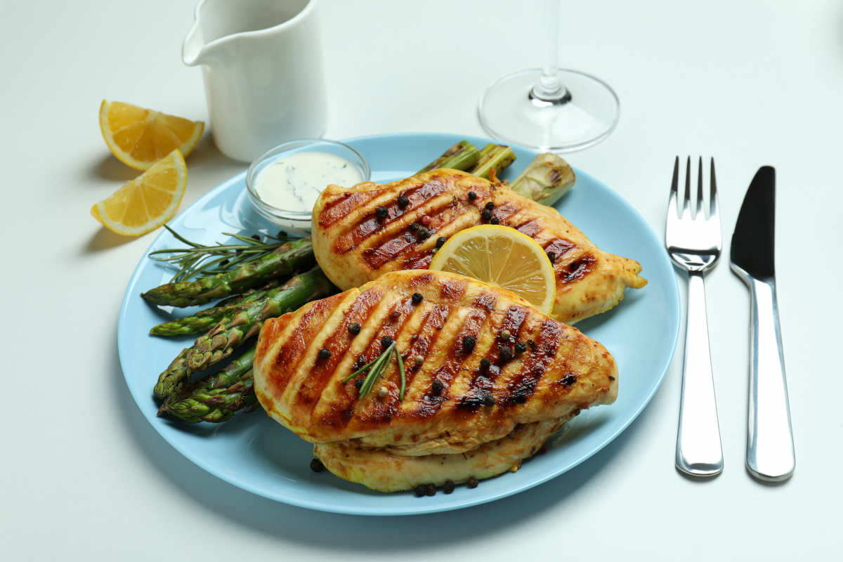 Espárragos al limón con pechuga de pollo