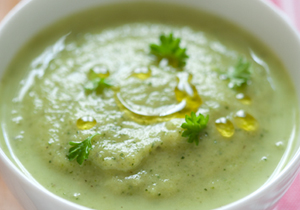 Crema de puerros y calabacín con wakame