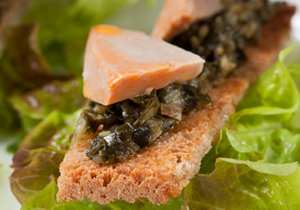 Torradeta amb foie de mar i tàrtar d'algues