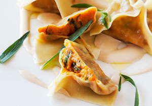 Raviolis calientes de calabaza y nueces
