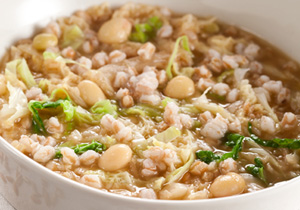 Sopa de espelta, col y judías