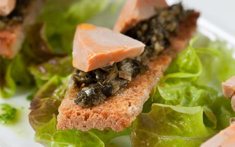 Tostadita con foie de mar y tártaro de algas