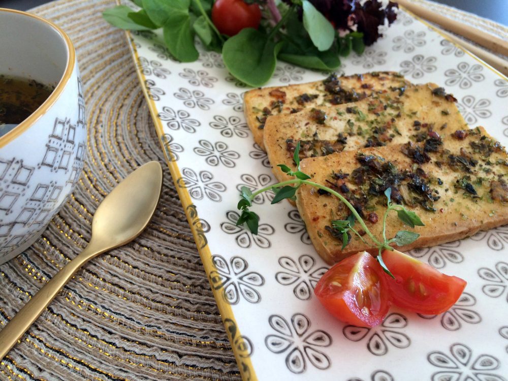 Tofu con salsa chimichurri
