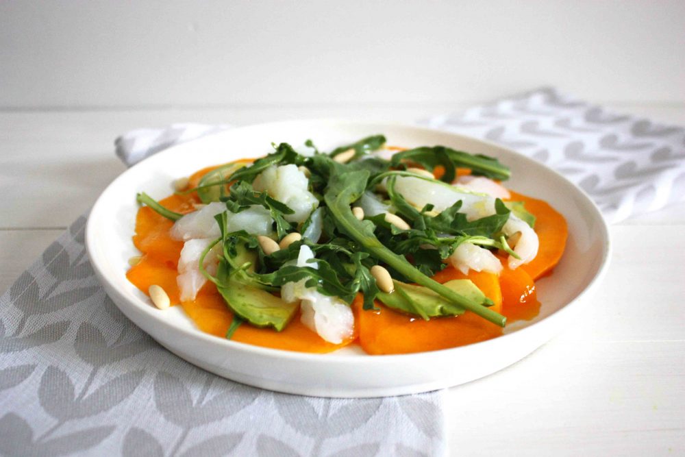 Carpaccio de mango con bacalao desmigado
