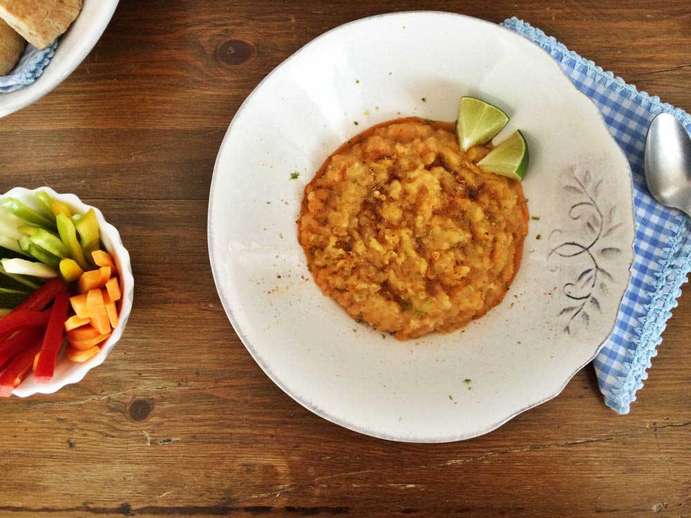 Harisa-hummus de lenteja coral y picoteo saludable