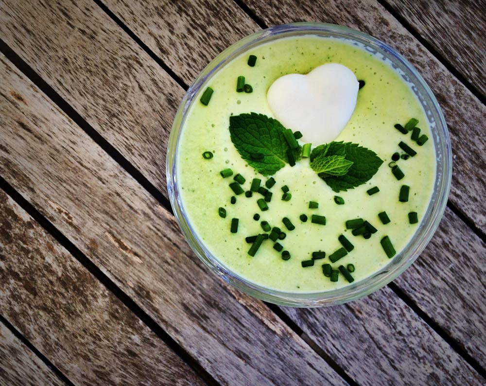 Mousse de pepino con leche de coco y menta