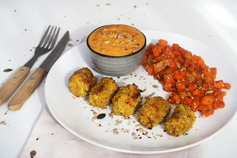 Falafels al horno con salsa picante