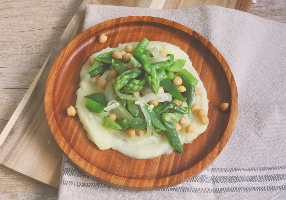 Salteado de verduras y garbanzos con puré de patatas