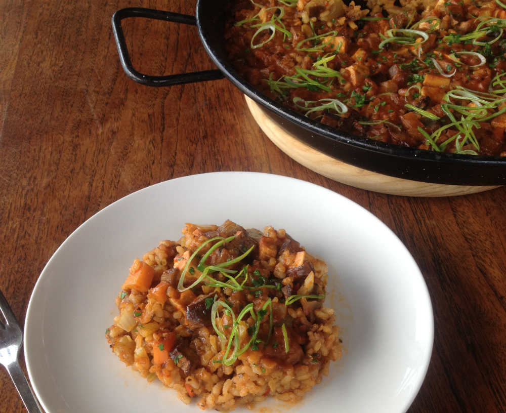 Arroz integral con verduras y tofu ahumado