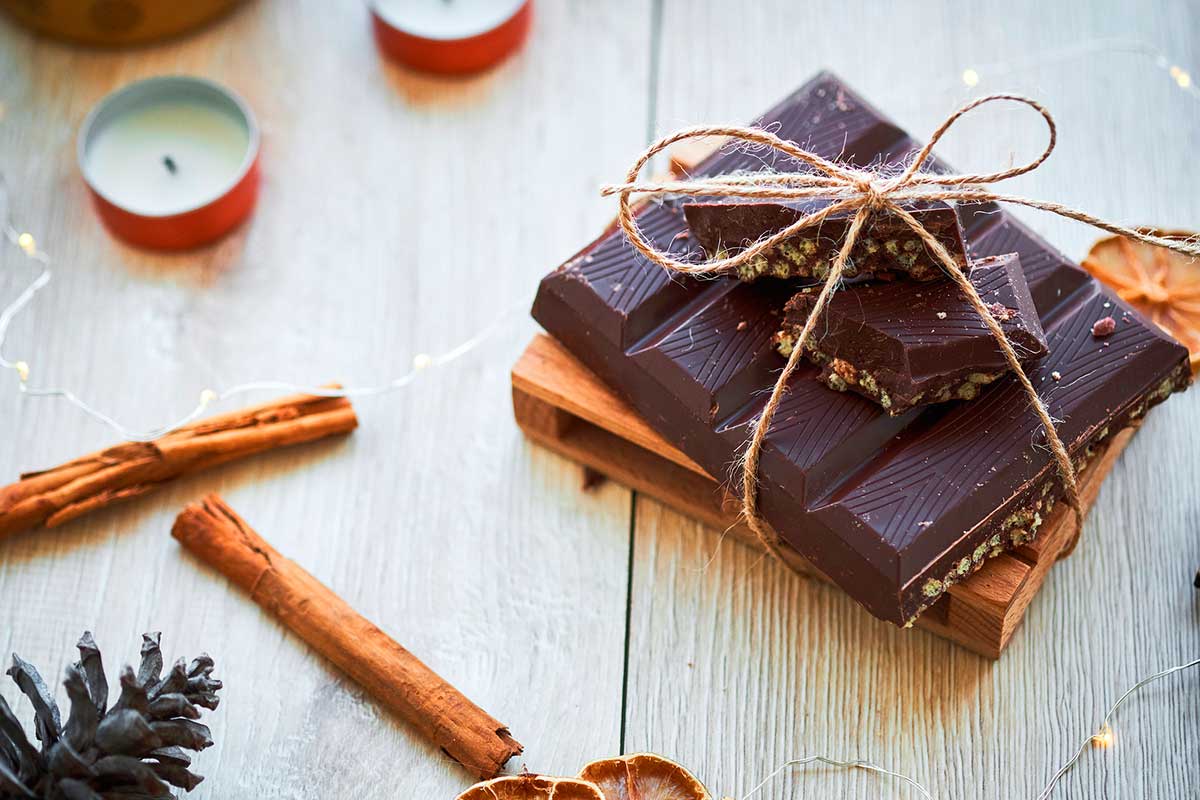 Turrón crujiente de amaranto hinchado y chocolate