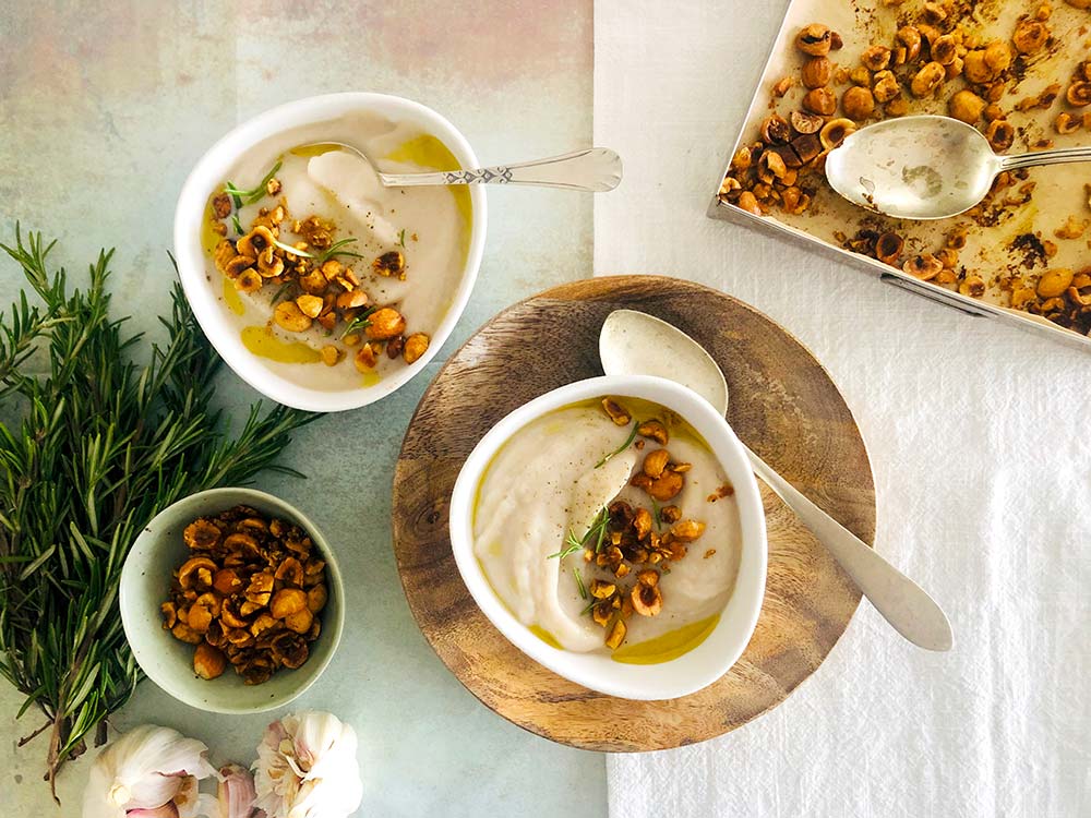 Coliflor dulce en infusión de romero y avellanas