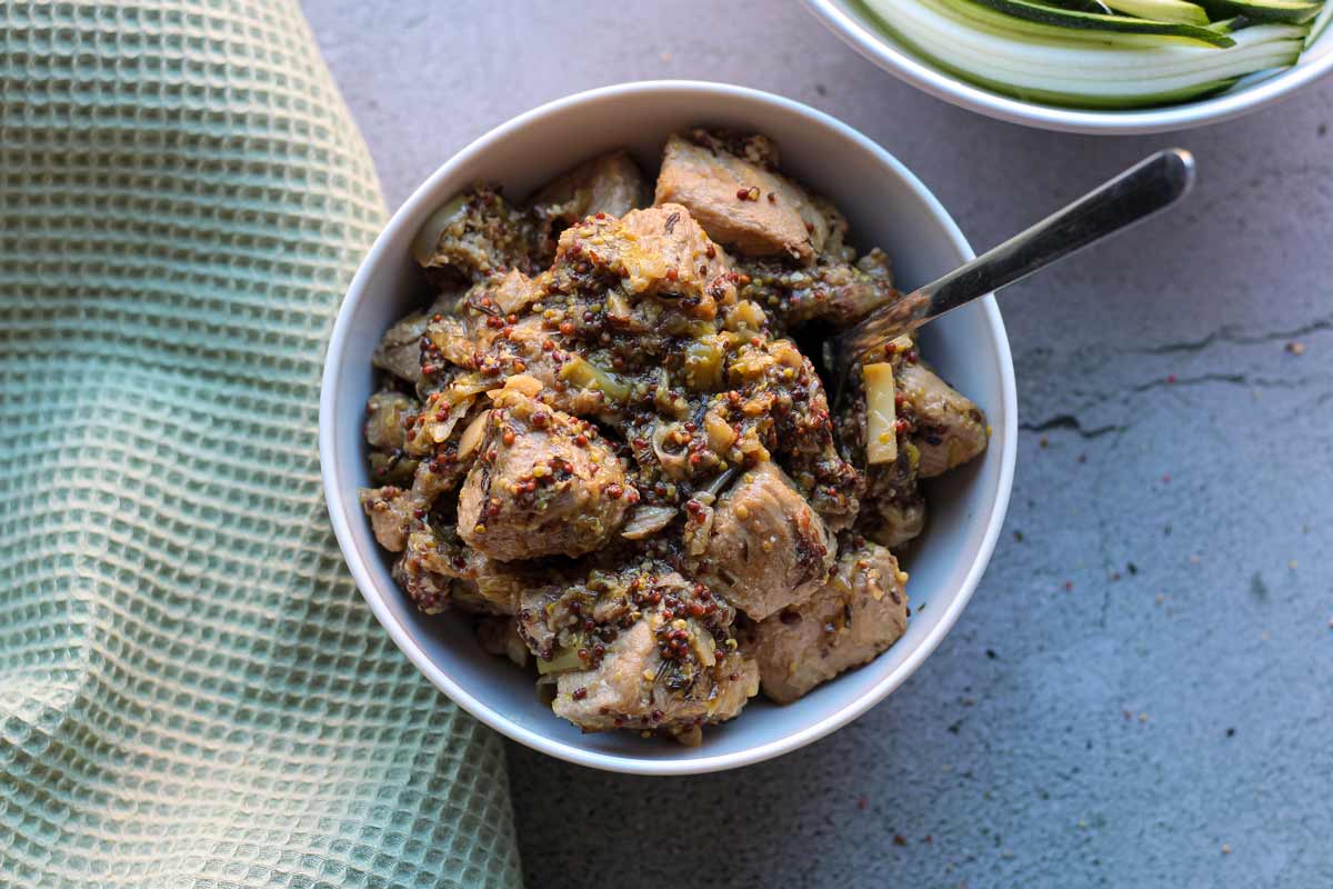 Magro de cerdo guisado con mostaza antigua y estragón