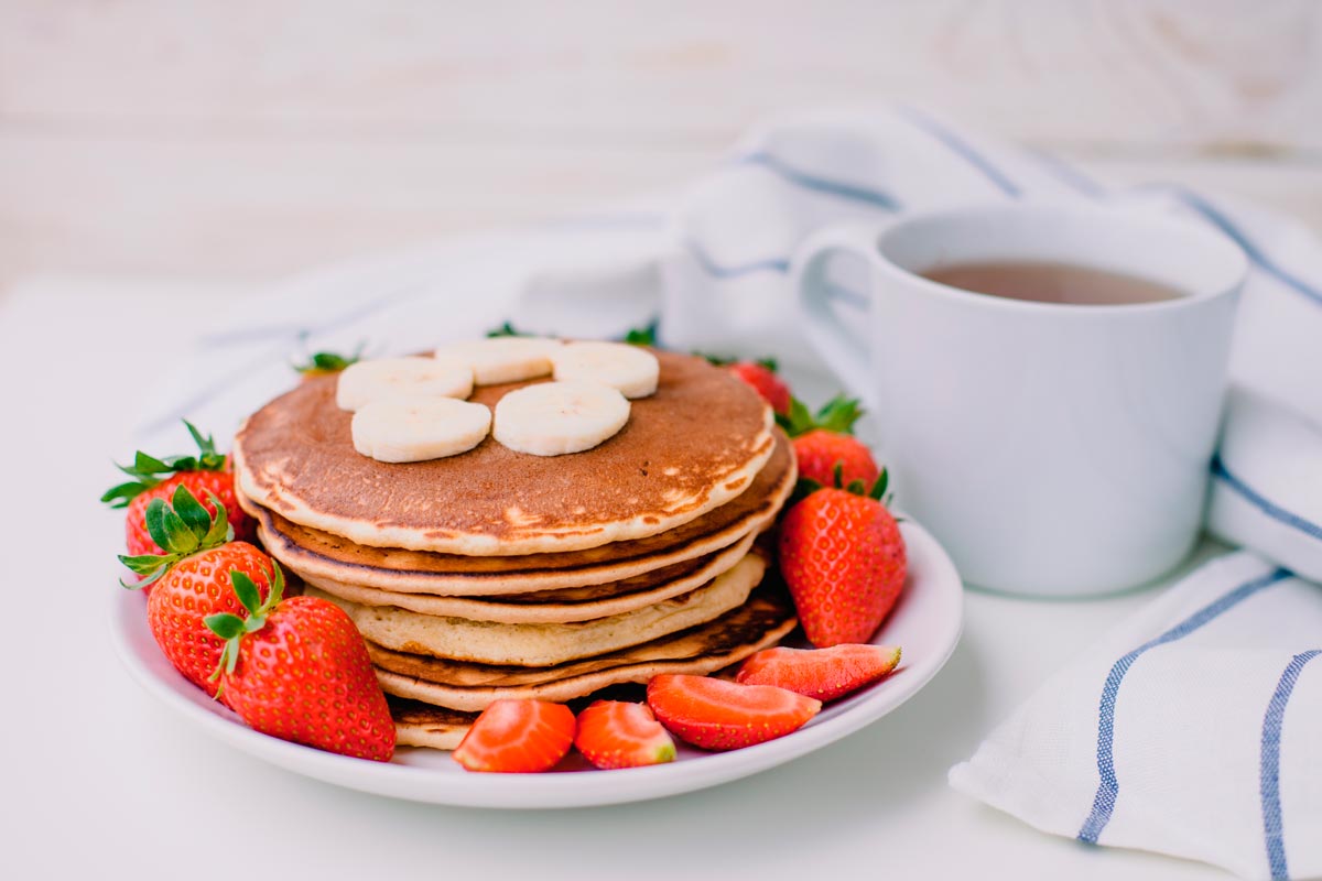 Tortitas de avena y plátano con mantequilla de almendras