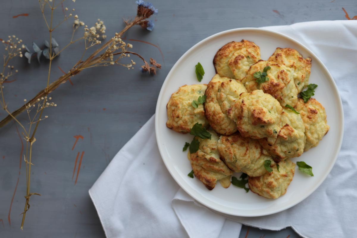 Buñuelos de bacalao y coliflor ceto