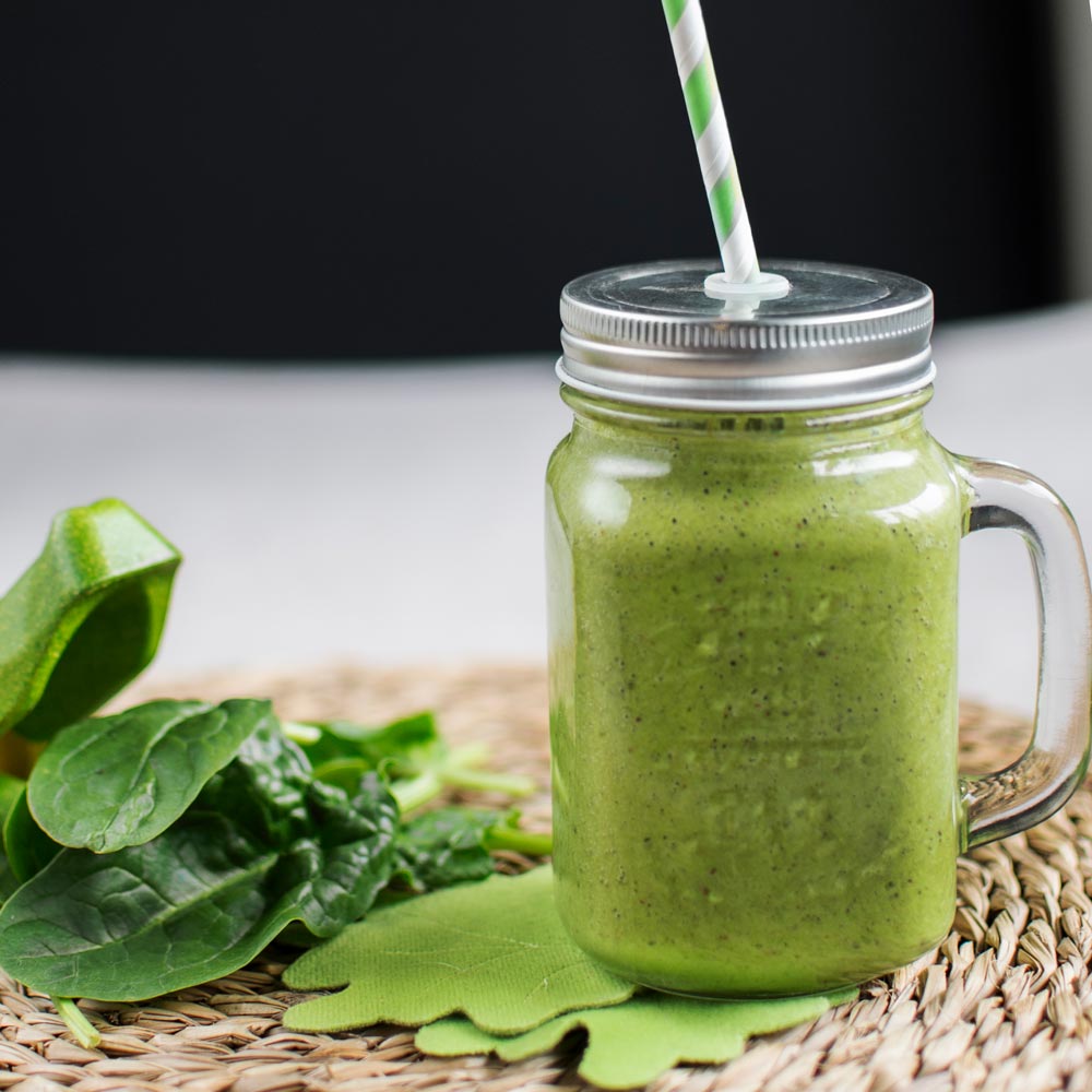 Batido verde de plátano y almendras