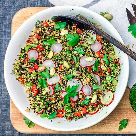 Ensalada de quinua con salsa verde