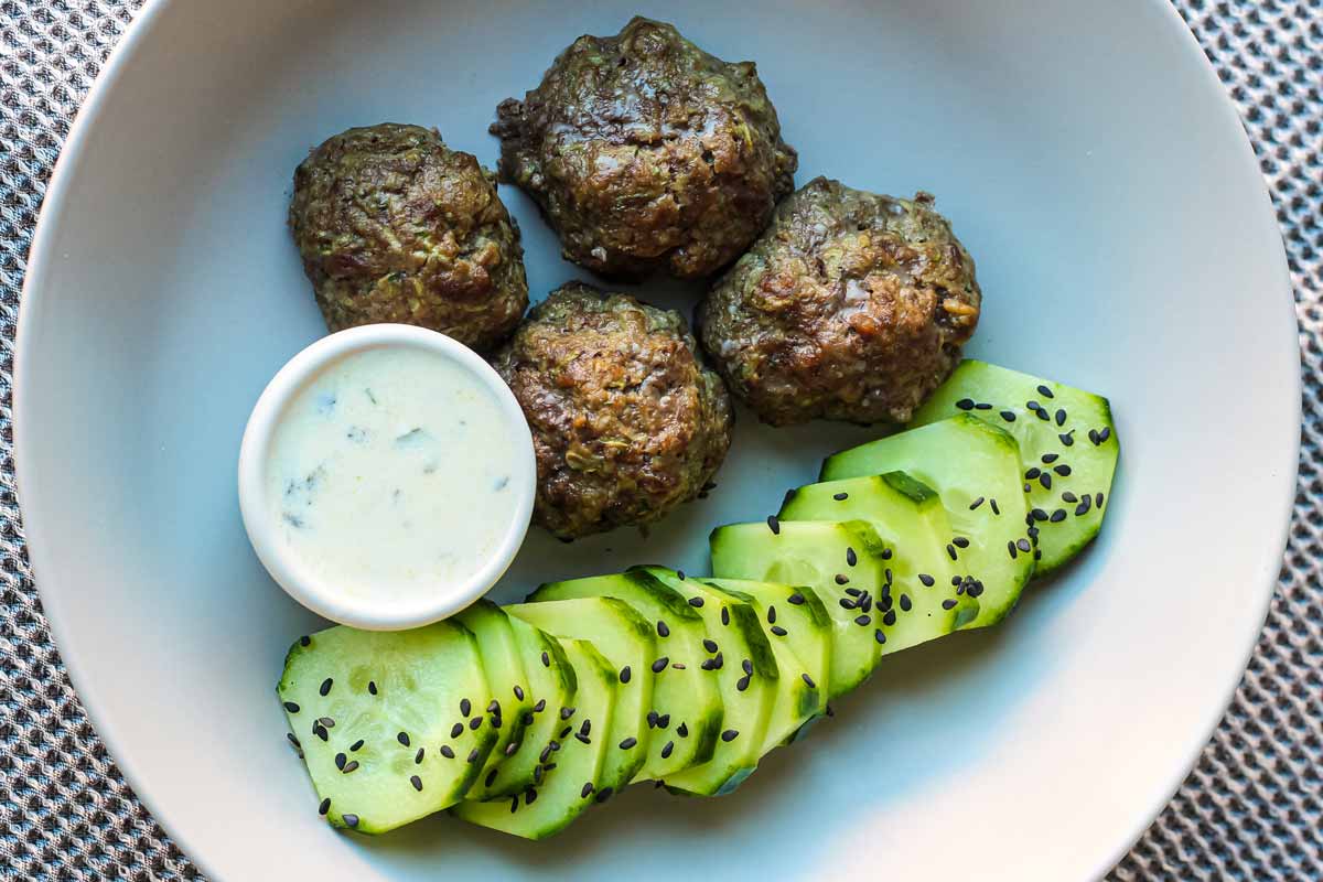 Albóndigas con hígado y calabacín al horno
